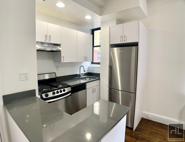 Building Photo - EAST 46 STREET Unit 8T Rental