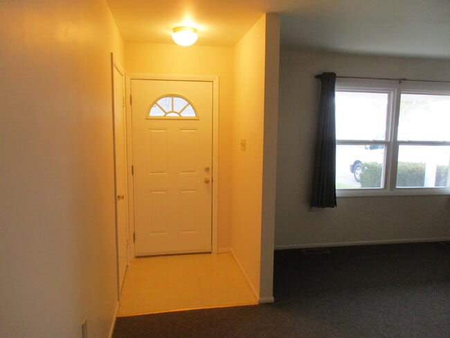 Photo - 733 Acadia Rd