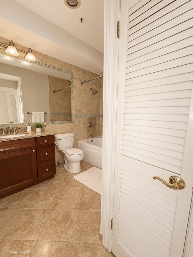 600 Hudson St Unit 2D