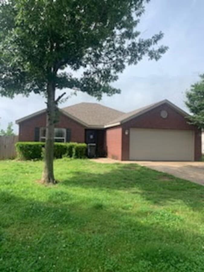 Lovely 4-Bedroom, 2-Bathroom Single Family... - Lovely 4-Bedroom, 2-Bathroom Single Family... House