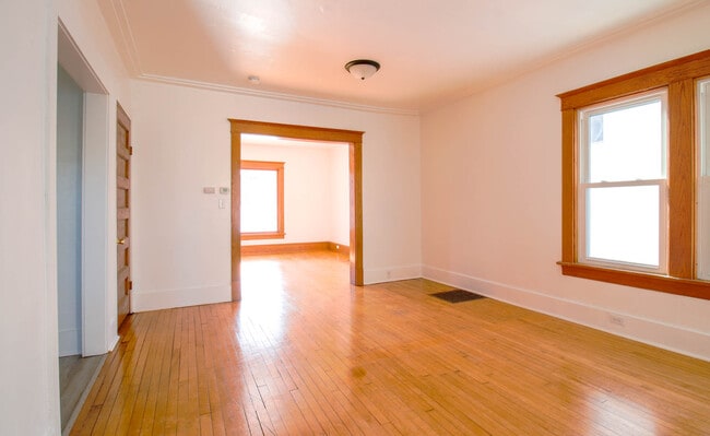 Photo - 418 W Irving Ave