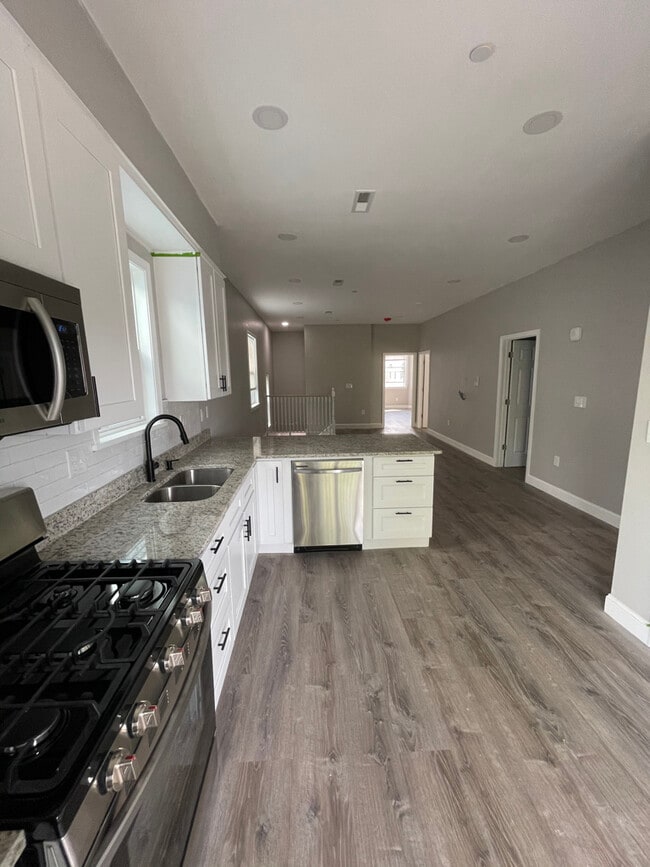 Unidad dos: cocina nueva de concepto abierto (electrodomésticos completamente nuevos, gabinetes, encimeras de granito con modernidad) - 34 Falcon St Unidad 1