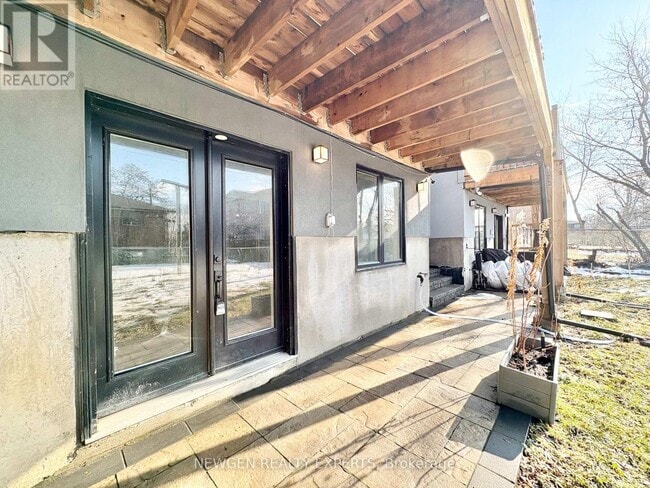 Photo - 574B Pharmacy Ave