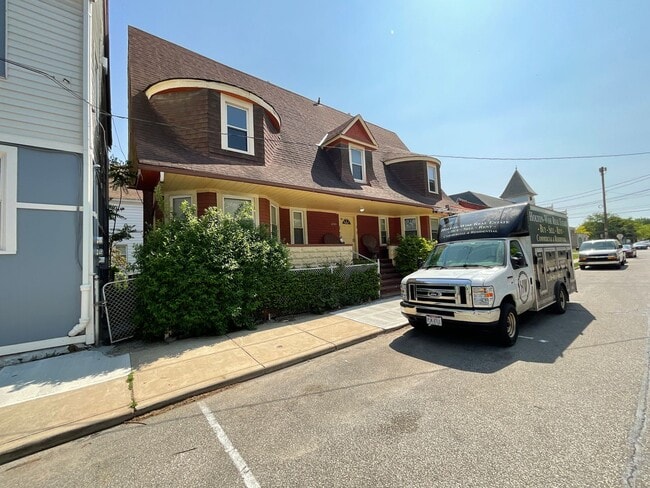 Building Photo - 12705 Thrush St Unit 02