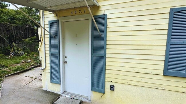 Photo - 407 Poinsettia Rd