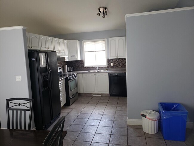 Photo - 10641-73ave 73 Ave