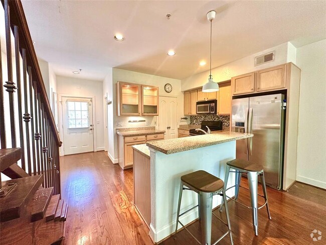 Building Photo - 1602 Elgin St Unit 14 Rental