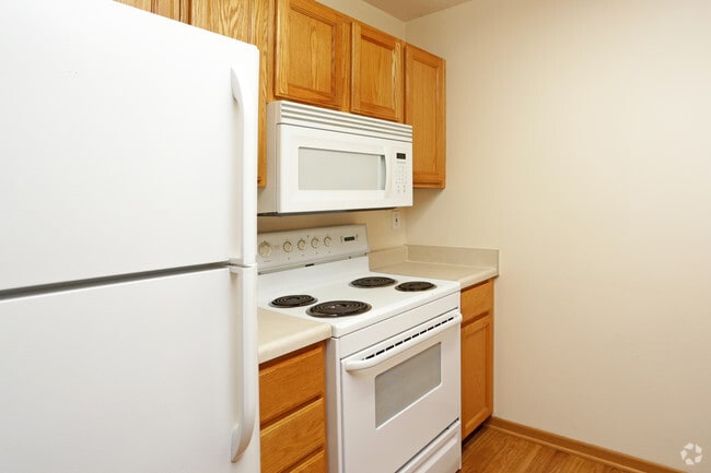 2BR, 1.5BA - 760 SF - Kitchen