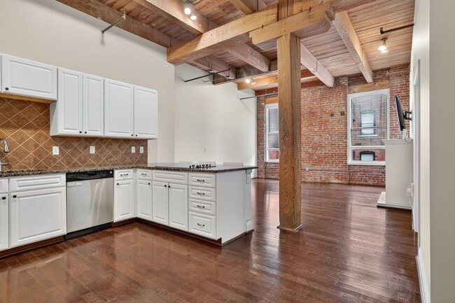 Building Photo - 612 Central St Unit 306