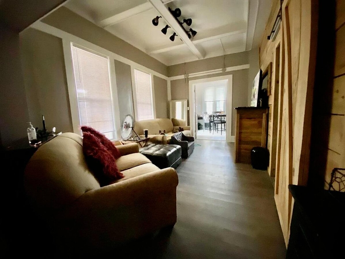 Photo - 217 S Zetterower Ave Apartment