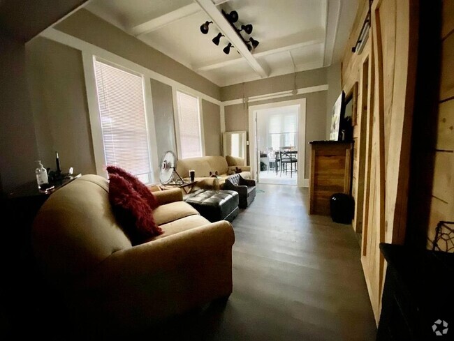 Building Photo - 217 S Zetterower Ave Rental