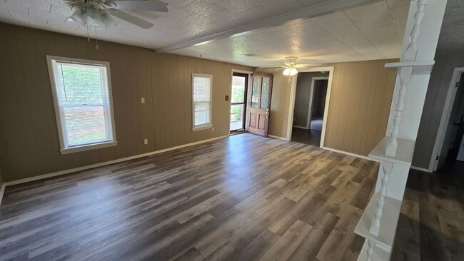 Photo - 206 N Main St