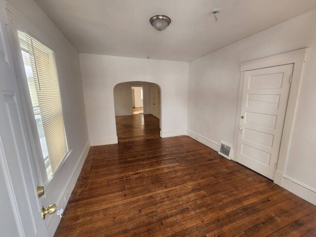 Photo - 1065 E 77th St Unit Down