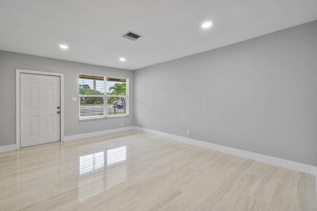 Photo - 3048 N Dixie Hwy