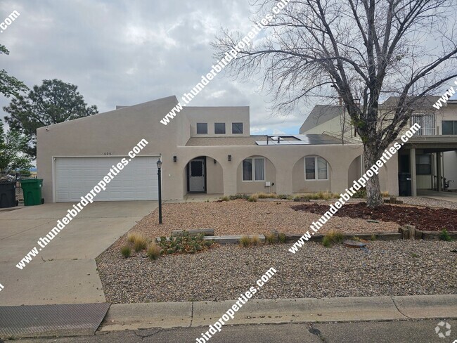 Building Photo - Great 3 bedroom with an office Rental