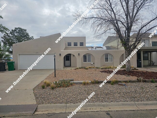 Great 3 bedroom with an office - Great 3 bedroom with an office House