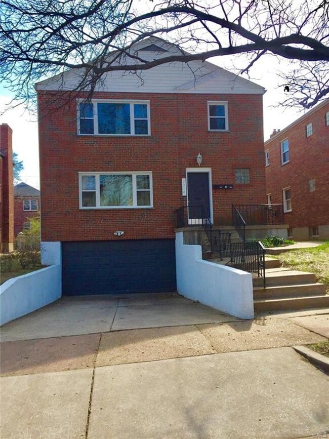 Building Photo - 7314 Dartmouth Ave Unit 7314-1F Dartmouth