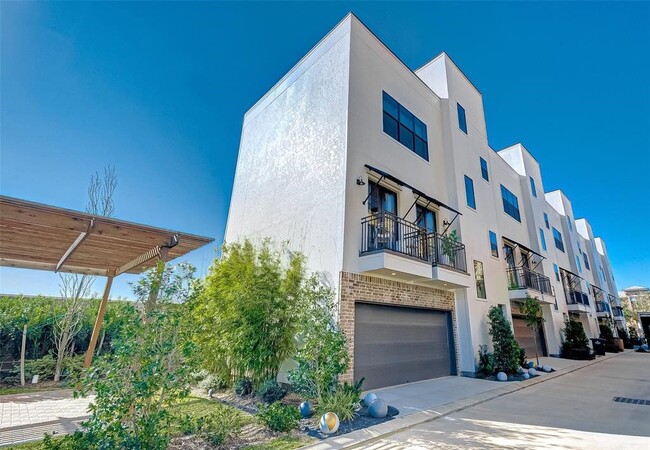Photo - 1256 N Post Oak Rd