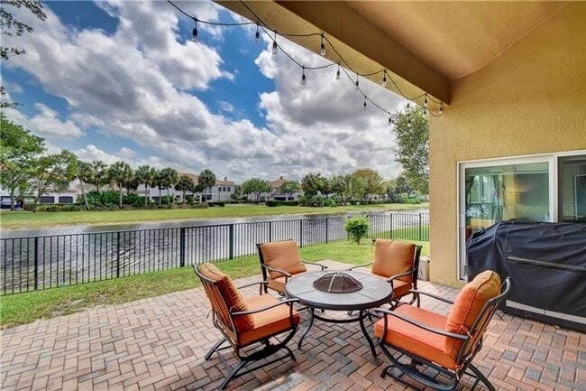 Building Photo - Amazing 4 Bedroom, 3 Bath home plus large 21'x11' loft located in Parkland Isles!