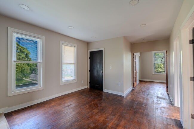 Photo - 908 W Hadley St