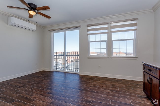 1BR, 1BA - Torino