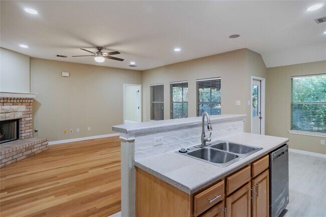 Photo - 1916 Barnett Dr
