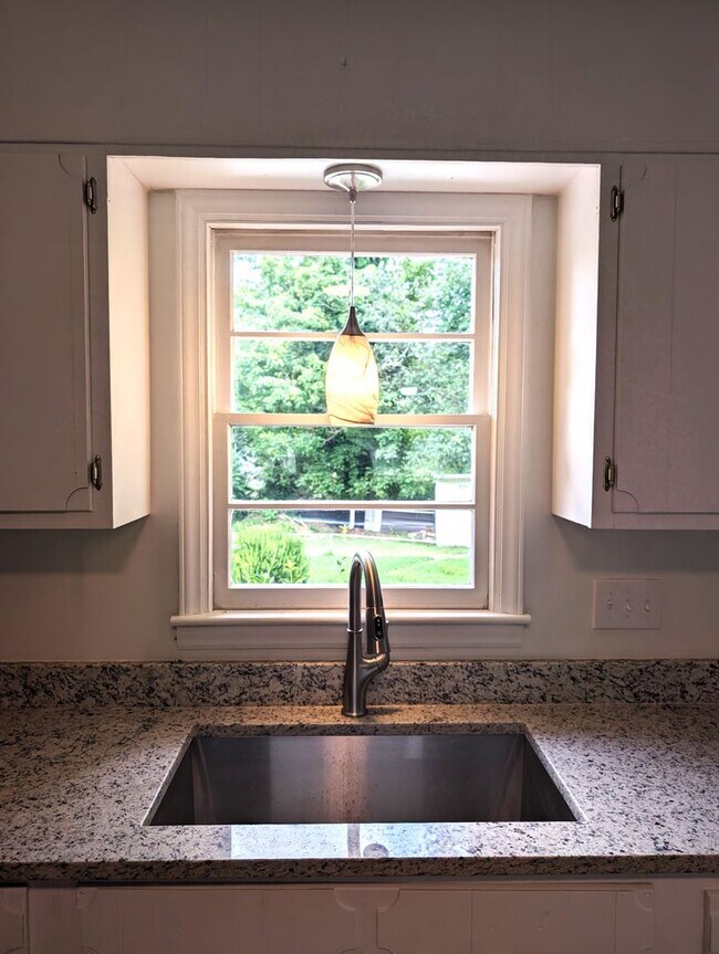 Photo - CherryVille Downtown, 3 bedroom, 100% Upgr...