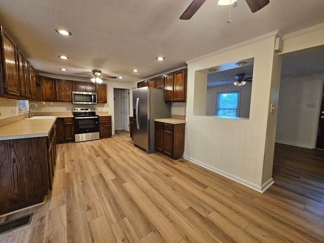 1318 Planters Dr