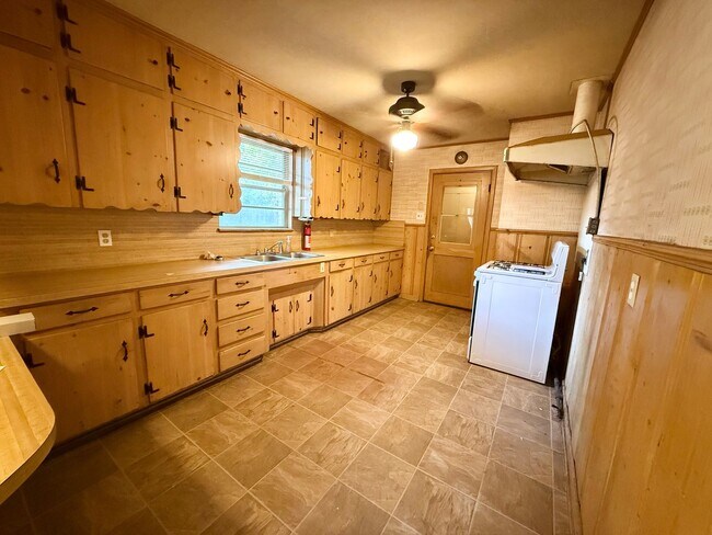 2007 Woodhaven Dr