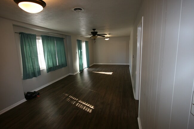 Living/dining room - 2604 Mears Dr