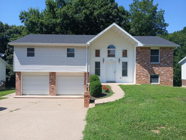 Building Photo - 3 bedrooms, 2.5 bathrooms, 2 car garage, with bonus flex room!