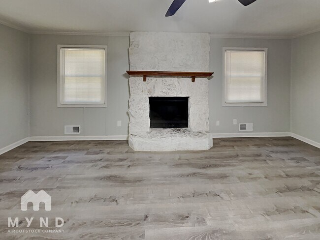 Photo - 240 N Hurst Mill Rd