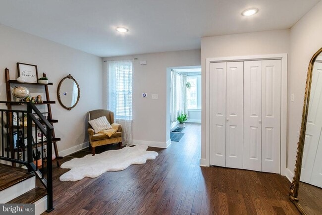 Photo - 4841 Larchwood Ave