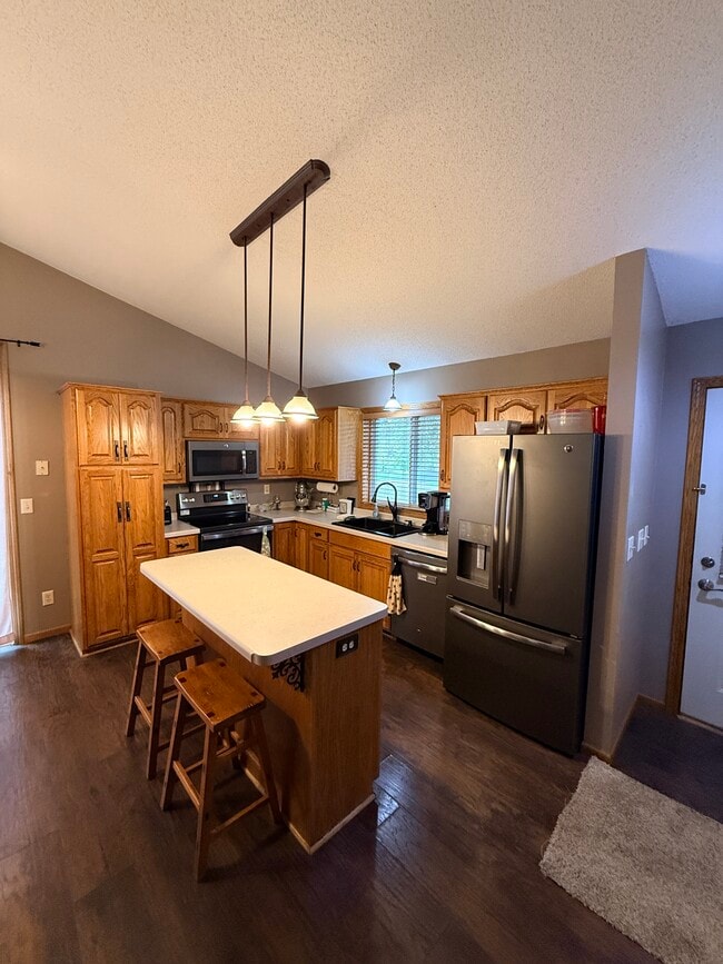 Building Photo - 602 5th Ave S