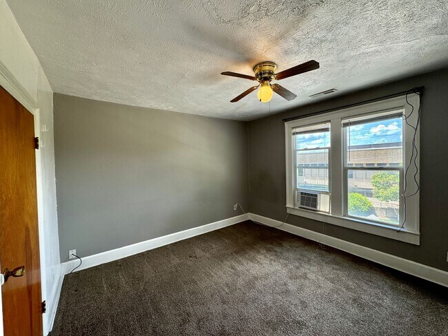 302 S Prairie St Unit 03