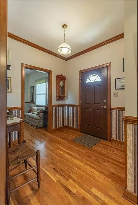 Foyer - 104 Woodsway Ct