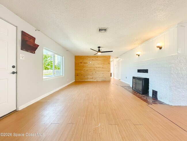 Photo - 541 E Fee Ave