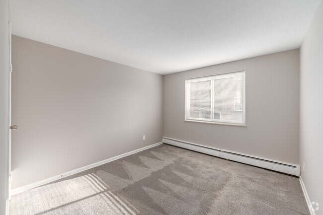 1BR, 1BA - 470SF - Bedroom