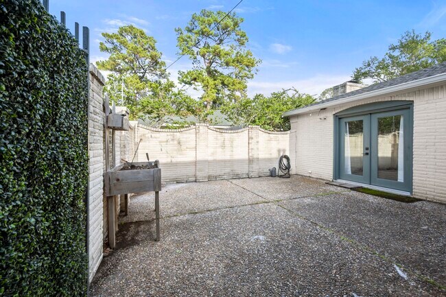 Photo - 6607 Apple Valley Ln