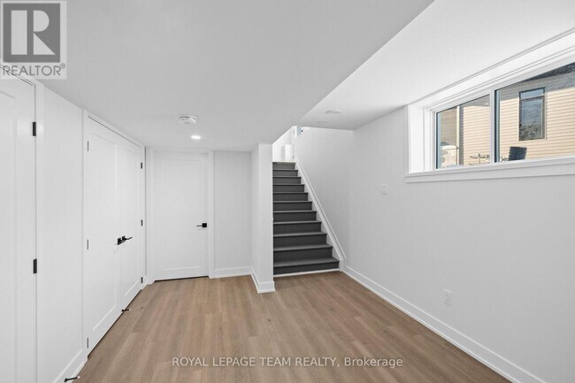 Photo - 1140 Moore St