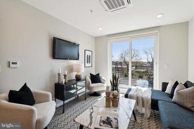 Building Photo - 3449 Scotts Ln Unit A202