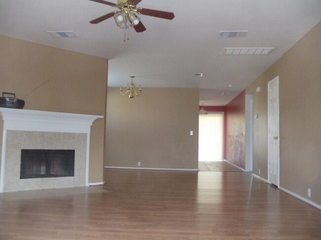 Photo - 1410 Cloyne Dr House