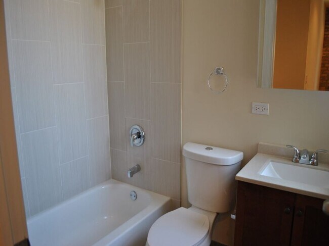 Photo - 1630 W Fargo Ave Unidad 1M