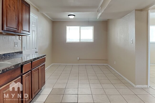 Photo - 10948 W 4th St