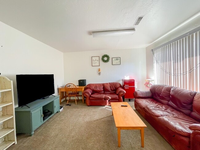 Photo - 830 N 100 W St