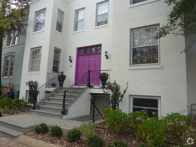 Building Photo - 122 13th St NE Unit B Rental