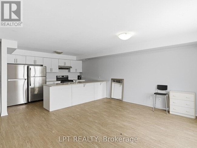 Photo - 244 Penetanguishene Rd