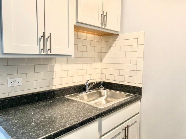 4031 Kenmore Studio - Style 1