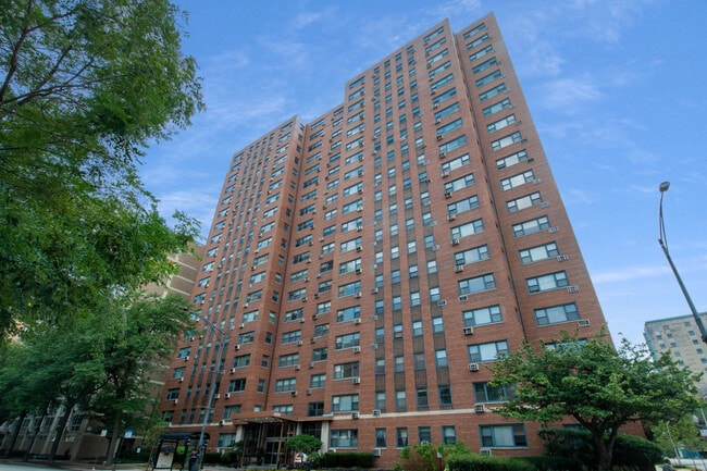 Building Photo - 2909 N Sheridan Rd Unit 1601 Rental