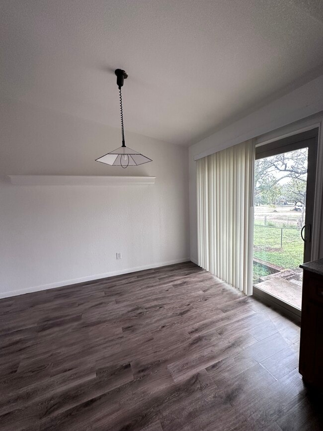 Photo - 1417 Janet Ln